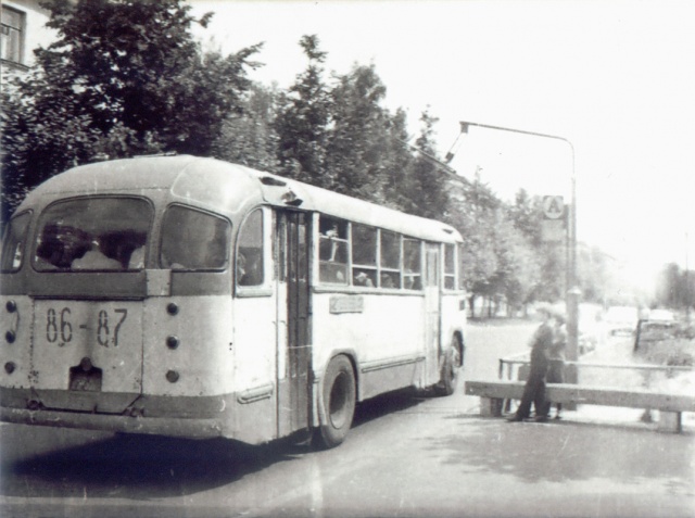 Автобус ЗИЛ-158В на ул. Шверника, 1978 г., маршрут №2.jpg